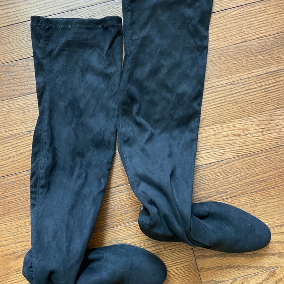 Woman’s Faux Suede Knee Height Boots Size 9.5 - Picture 2 of 5